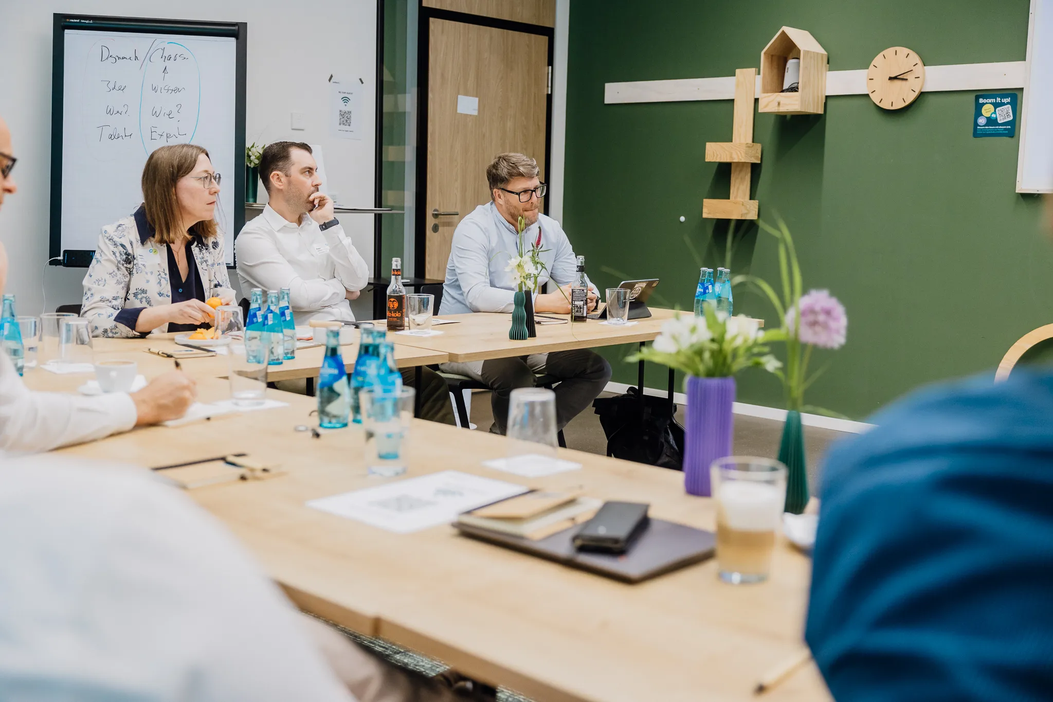 Impression 1 – Teilnehmer im Gespräch